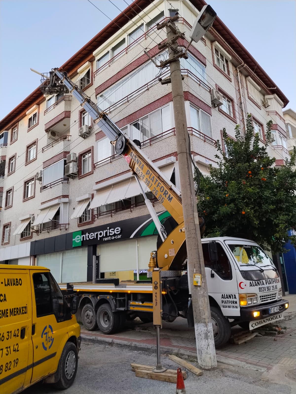 Alanya araç üstü platform kiralama - Elektrik hattı yakınında yüksek kat erişimi